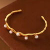 Bracelet jonc à perles blanches